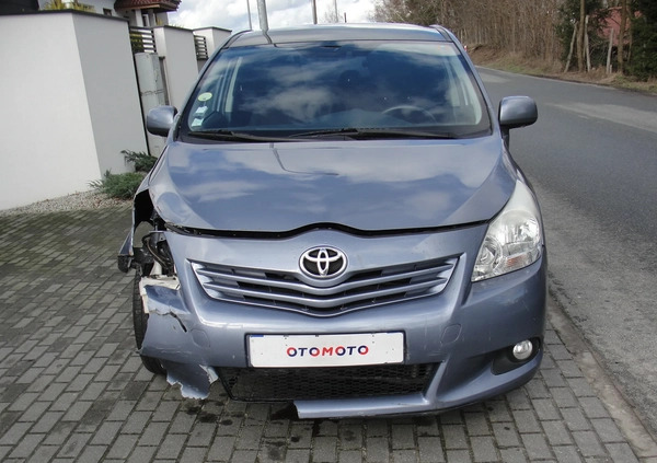 Toyota Verso cena 14800 przebieg: 187000, rok produkcji 2012 z Biecz małe 154